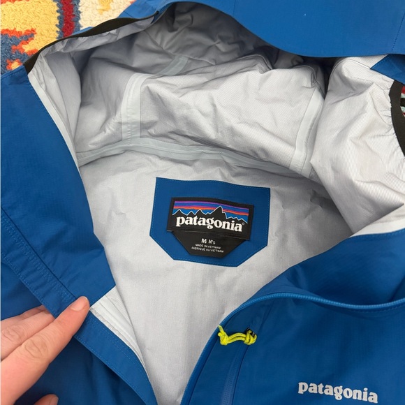 Patagonia Men’s Raincoat/Wind Breaker Blue Outdoor Jacket - Picture 2 of 5